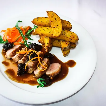 Wellness Stare Mesto ホテル 3*